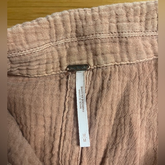 GUC Free People- All About The Feels Button Down in Peach. Size M - Picture 5 of 8